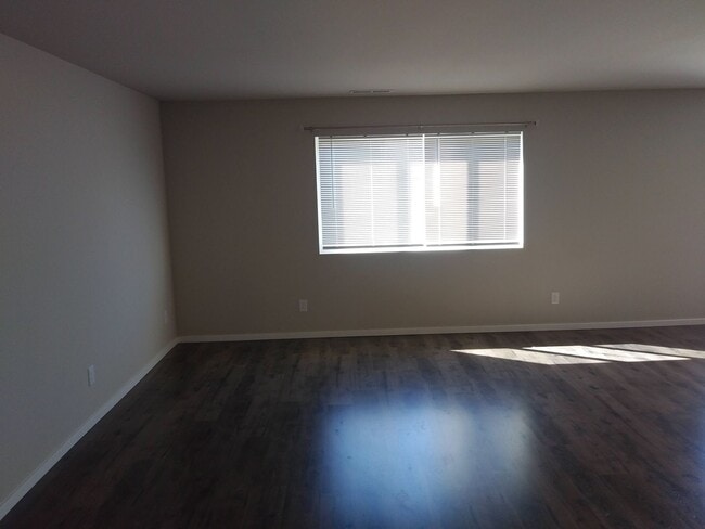 Photo - 2925 Mahogany St NE