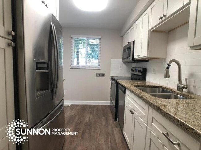 Photo - 4BR 2BA Renovated to perfection!