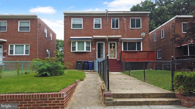 Building Photo - 4136 East Capitol St NE Rental
