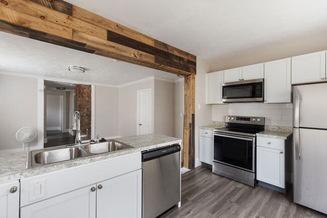 Building Photo - 5409 Bridge Ave Unit 5409 Bridge Down