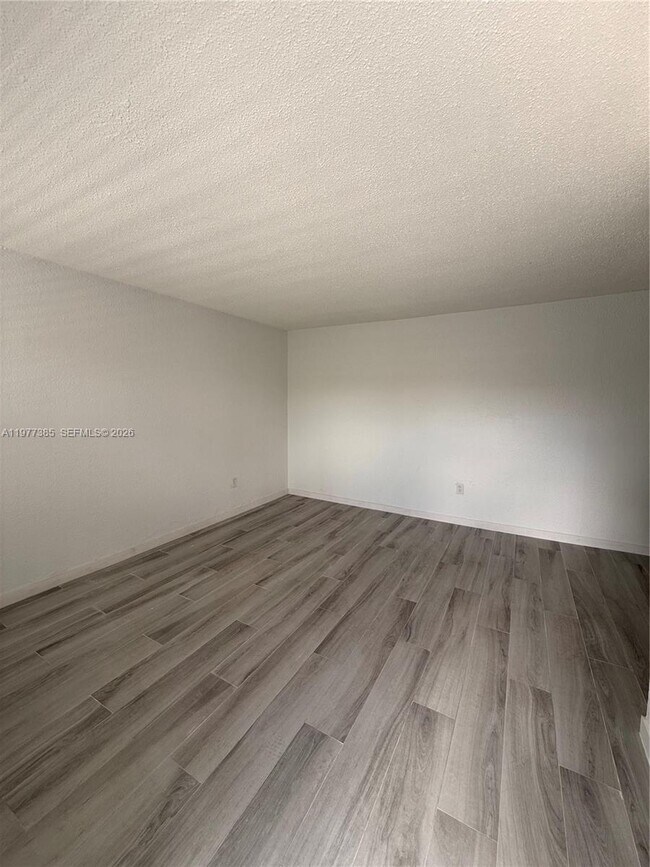 Photo - 1629 NW N River Dr Unit 404