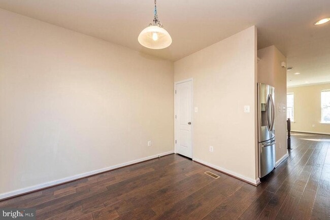 Photo - 7035 Southmoor St