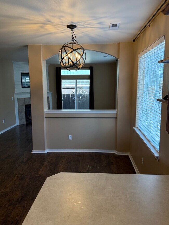 Photo - MOVE-IN TODAY, SW Old Mill Area 3 Bdrm, 2 ... House