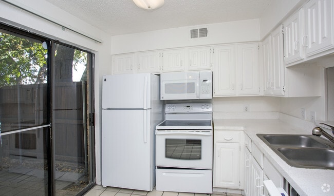 2Bd/2.5Bath
