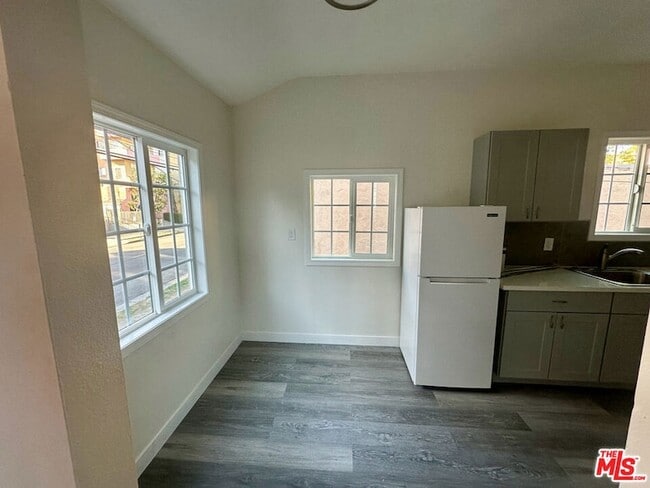 1762 1/2 N Las Palmas Avenue Unit