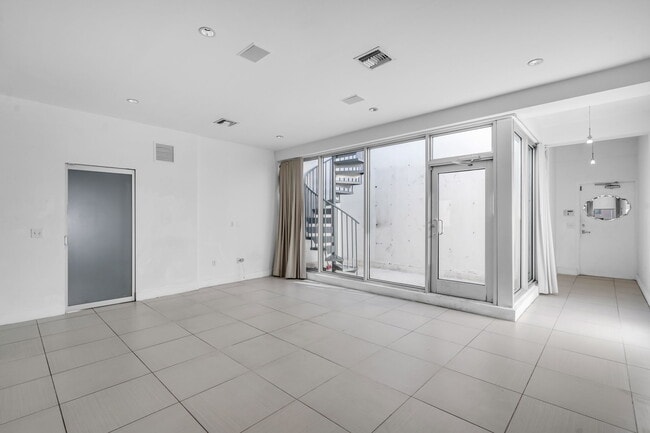 Building Photo - 229 8th St
