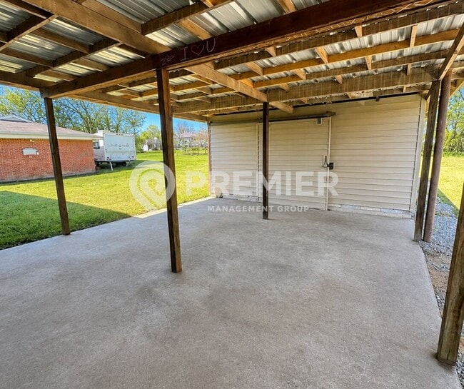 Photo - 302 Malvin St
