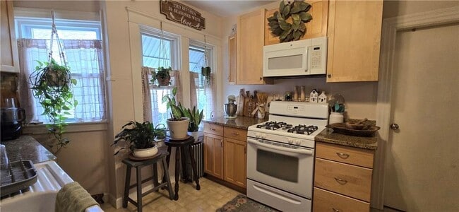 Building Photo - 111 2nd St Unit 2nd Rental