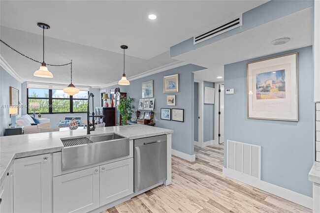 Photo - 1401 N Riverside Dr Unit 604