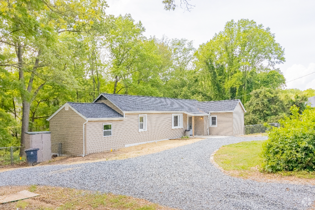 Building Photo - 1816 Maple Ln Rental