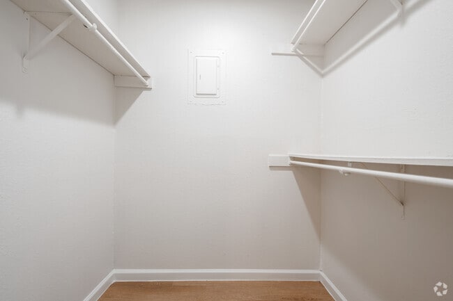 2BR,1BA - 795SF