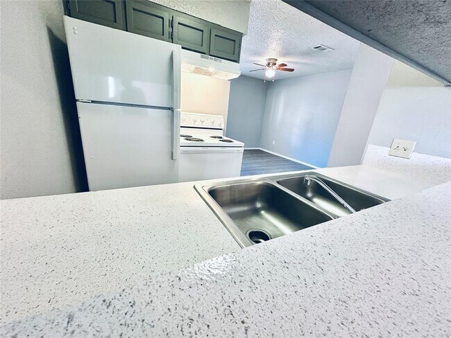 Photo - 3702 S 2nd St Unit 103