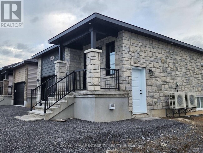Photo - 1233 Montblanc Cres