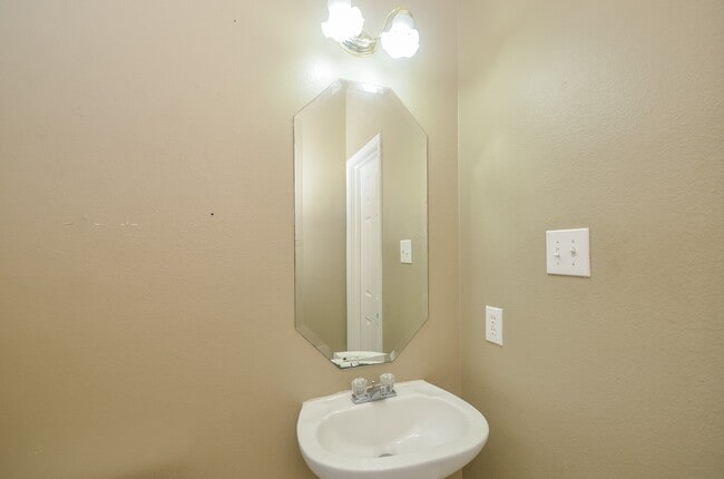 Photo - 15002 Turphin Way