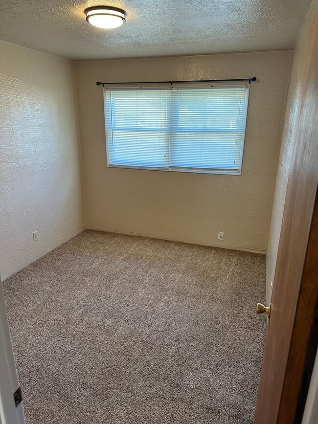 Photo - Medford 2 Bedroom, 1 bath Duplex with Fenc...