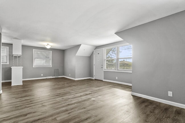 Photo - Big, Bold, and Beautiful Upper Unit!