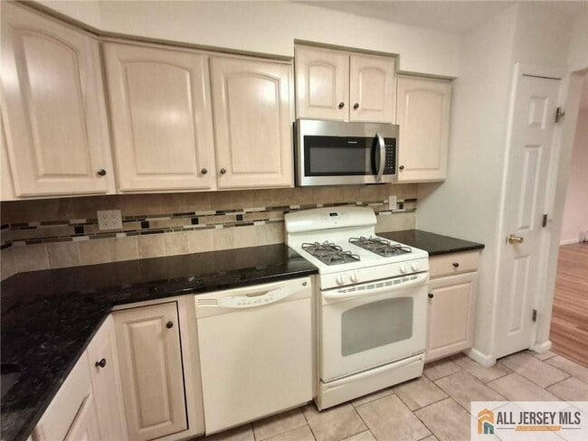 Building Photo - 363 Cranbury Rd Unit A3