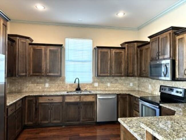 3 Fernwood Dr