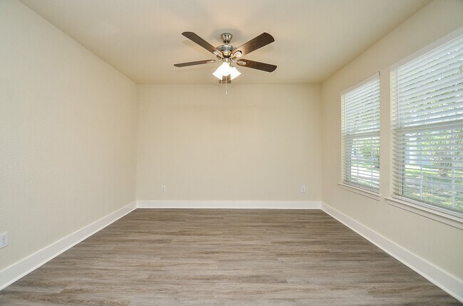 Photo - 3935 Federal Ln