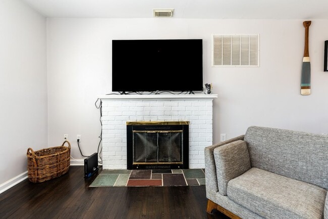 1201 Penguin Ct