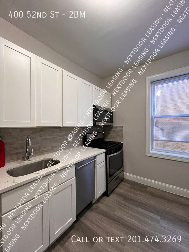 Building Photo - 400 52nd St Unit 2BM