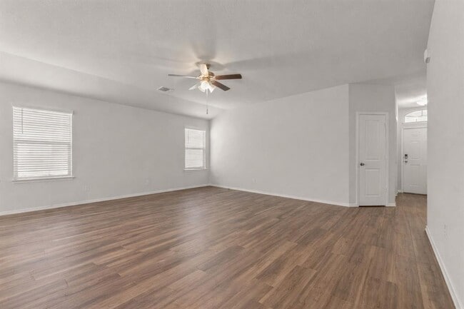 Photo - 108 Pivot Dr