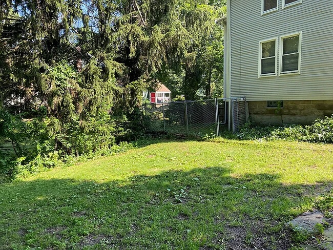 Photo - 30 Braunecker Rd Unidad 2nd floor