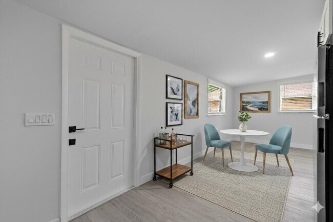 Photo - 137 SW 9th Ave