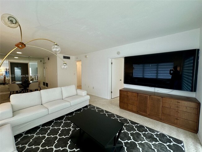 Building Photo - 1135 101st St Unit 3 Rental