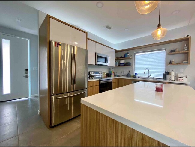 Photo - 610 Camelot Dr Townhome