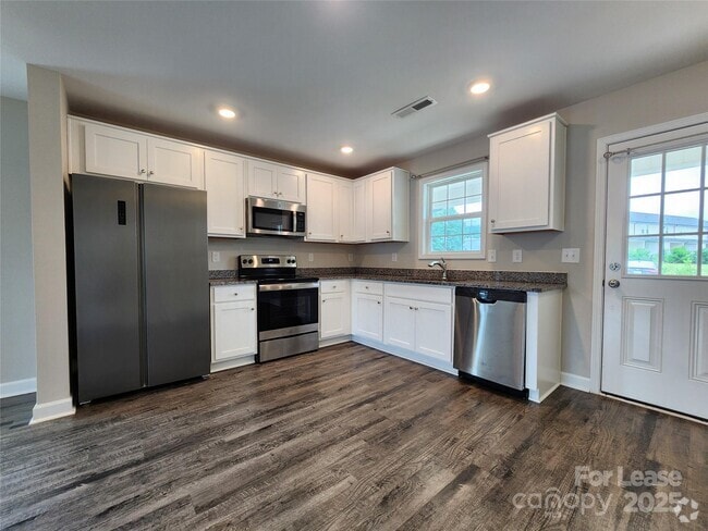 Building Photo - 316 S Main St Rental