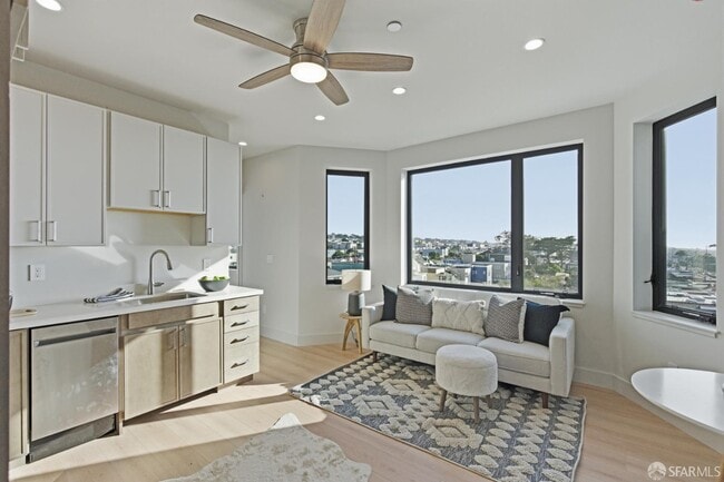 Photo - 3945 Judah St