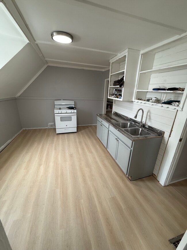 Photo - 313 Kossuth St Unit Front 2