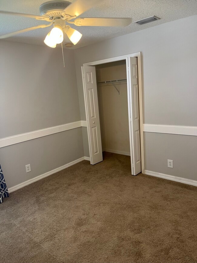 bedroom 2 - 1018 Bella Vista Dr NE