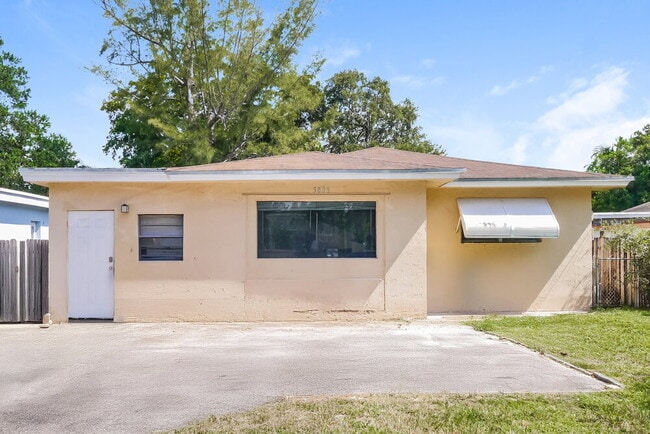 Building Photo - 5809 Buchanan St Rental