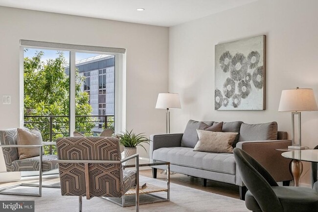 Photo - 2134 Wisconsin Ave NW Unidad 5