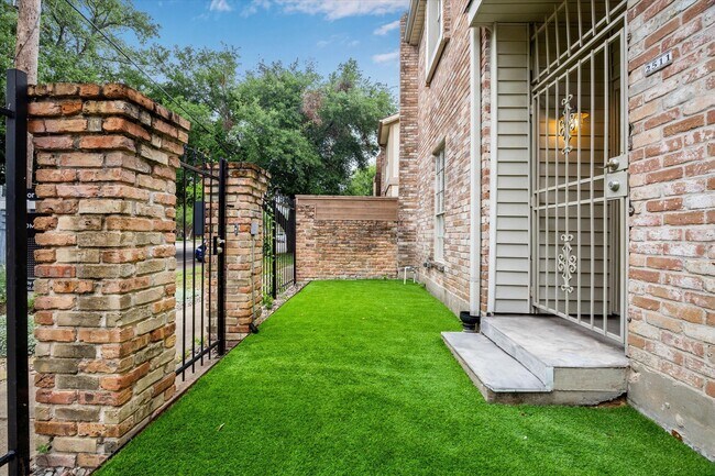 Photo - 2511 Commonwealth St