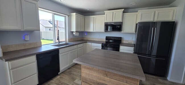 Photo - Stunningly Upgraded 4-Bedroom Home in Prime Kuna Location