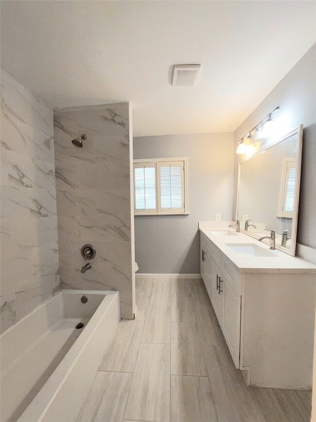 Photo - 7815 Small Leaf Cir