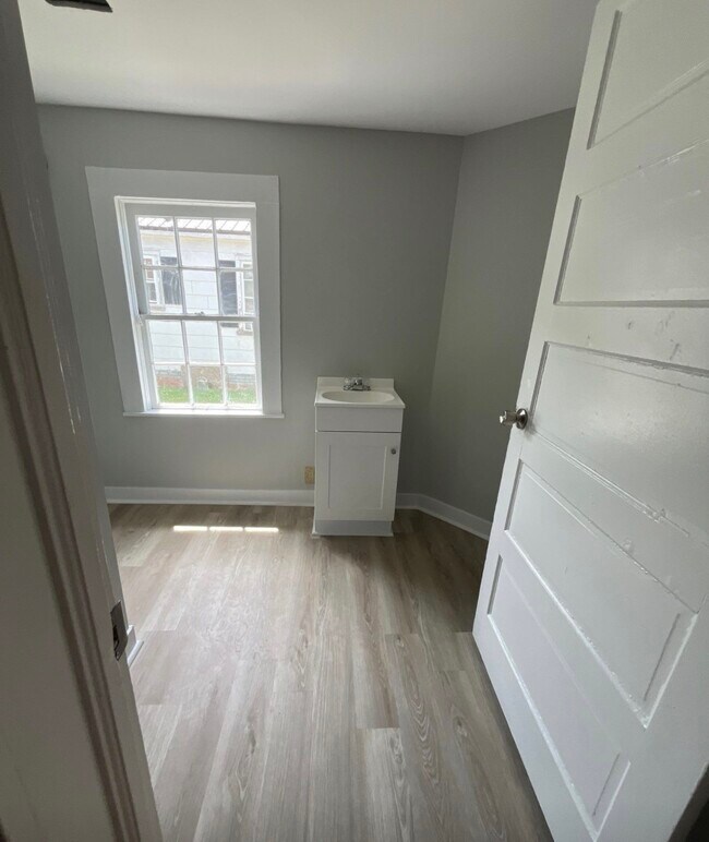 Photo - 115 W Marion St
