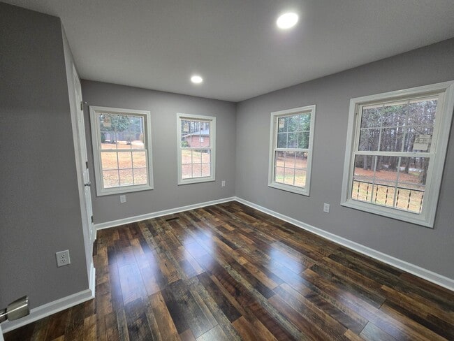 Photo - NEW LISTING!!!!!