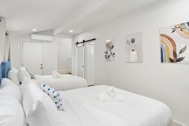 Photo - 1537 W Harriet Ln