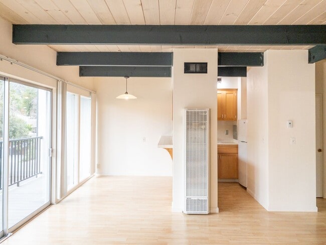 Photo - Tranquil Top Floor 1BR/1BA Unit! Large Private Balcony! Tam Valley! Parking! Laundry! Storage! PR... Unit #6