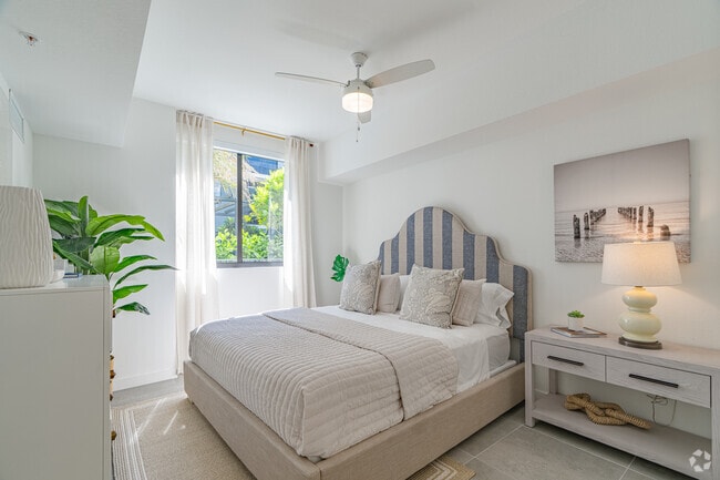 1BR, 1BA.- 570SF