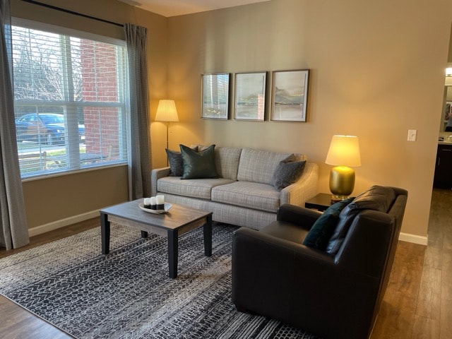 Photo - 4784 Holmes St