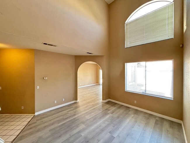 Photo - Beautiful 3Bed/2Bath/2Car residence located in Sunrise Manor / Winterwood area