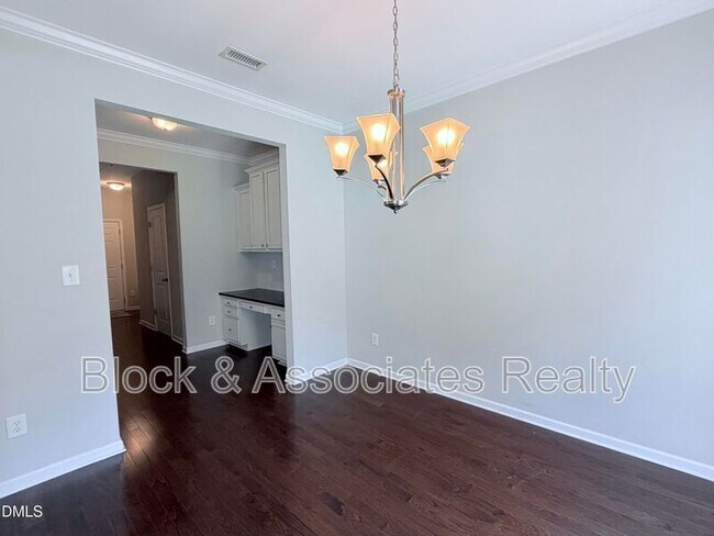 210 Hamlet Pl
