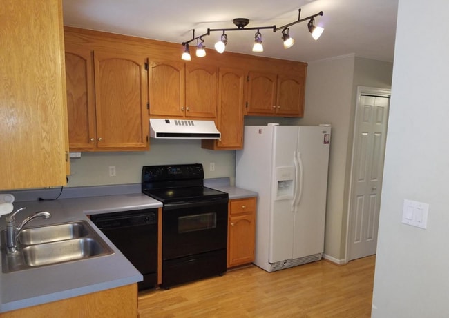 Photo - Briarwood Townhome close to NGIC and Hollymead Town Center!