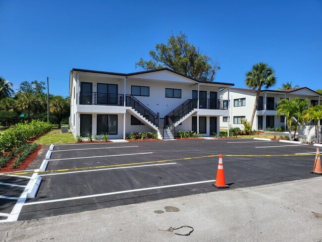 Photo - 151 SW 15th St