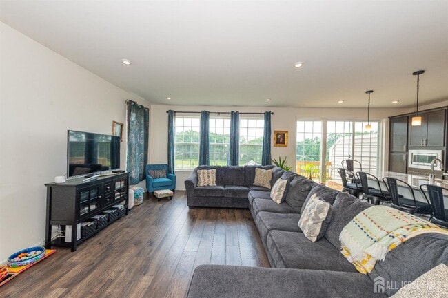 Photo - 601 Charleston Dr